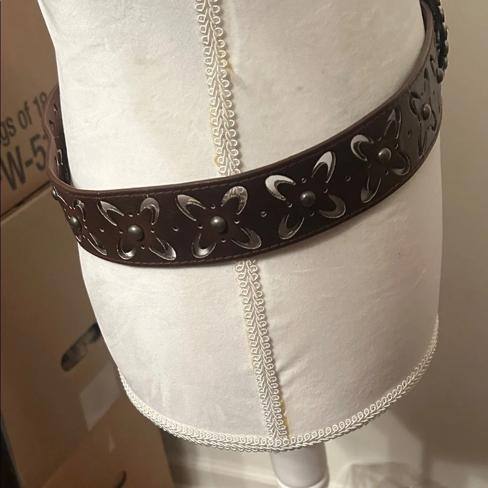 Brown Leather Western Belt with Rhinestone Floral Buckle – Boho Cowgirl Style - Picture 6 of 12